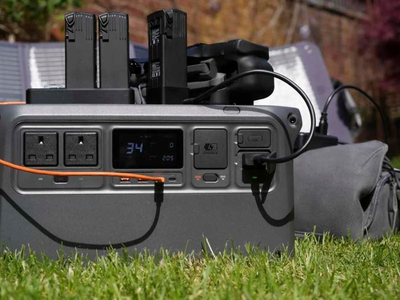 DJI Power 1000 Review: Pros and Cons, Charging Performance & Everything